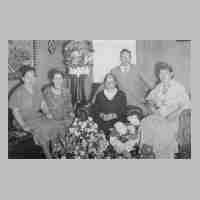 090-0097 Trimmau - Erich Pelzer besucht mit seinen Schwestern seine Mutter zum 70ten Geburtstag am 13.05.1934 in Allenburg .JPG